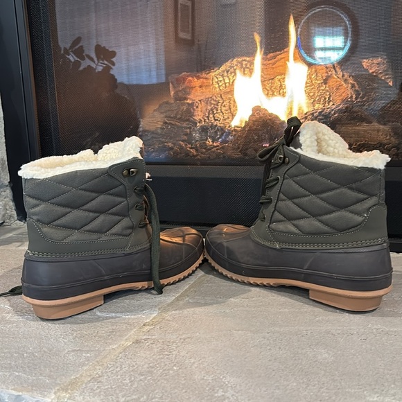 Khombu Zany Thermolite insulated,waterproof,memory foam,rugged sole winter boot - Picture 9 of 12